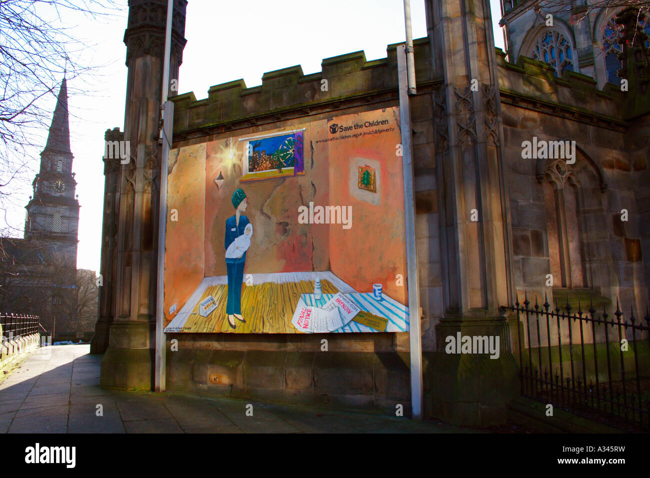 Save the children billboard dans Princess St Edinburgh Scotland Banque D'Images