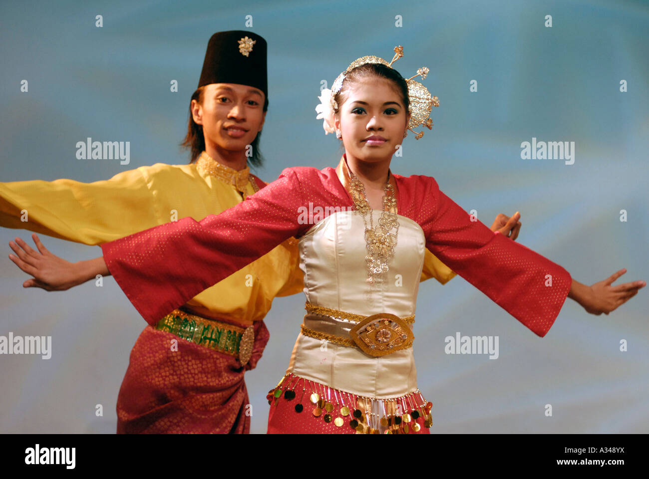 Danseurs d'effectuer la Joget une danse sociale qui est le plus populaire de la danse traditionnelle en Malaisie Kuala Lumpur, en Malaisie Banque D'Images