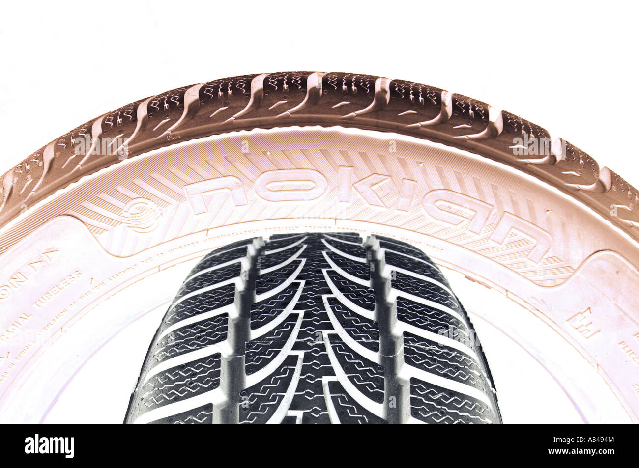 Close up of 2 deux pneus Les pneus sur fond blanc Banque D'Images