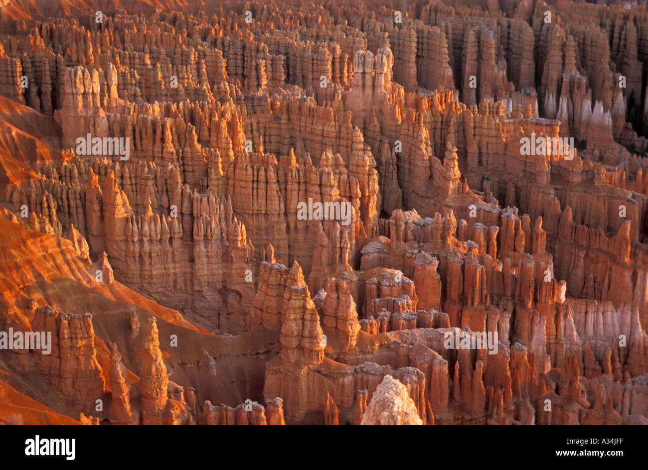 Lever du soleil au lever du soleil dans les cheminées de grès Bryce Canyon Utah Amphithéâtre Banque D'Images