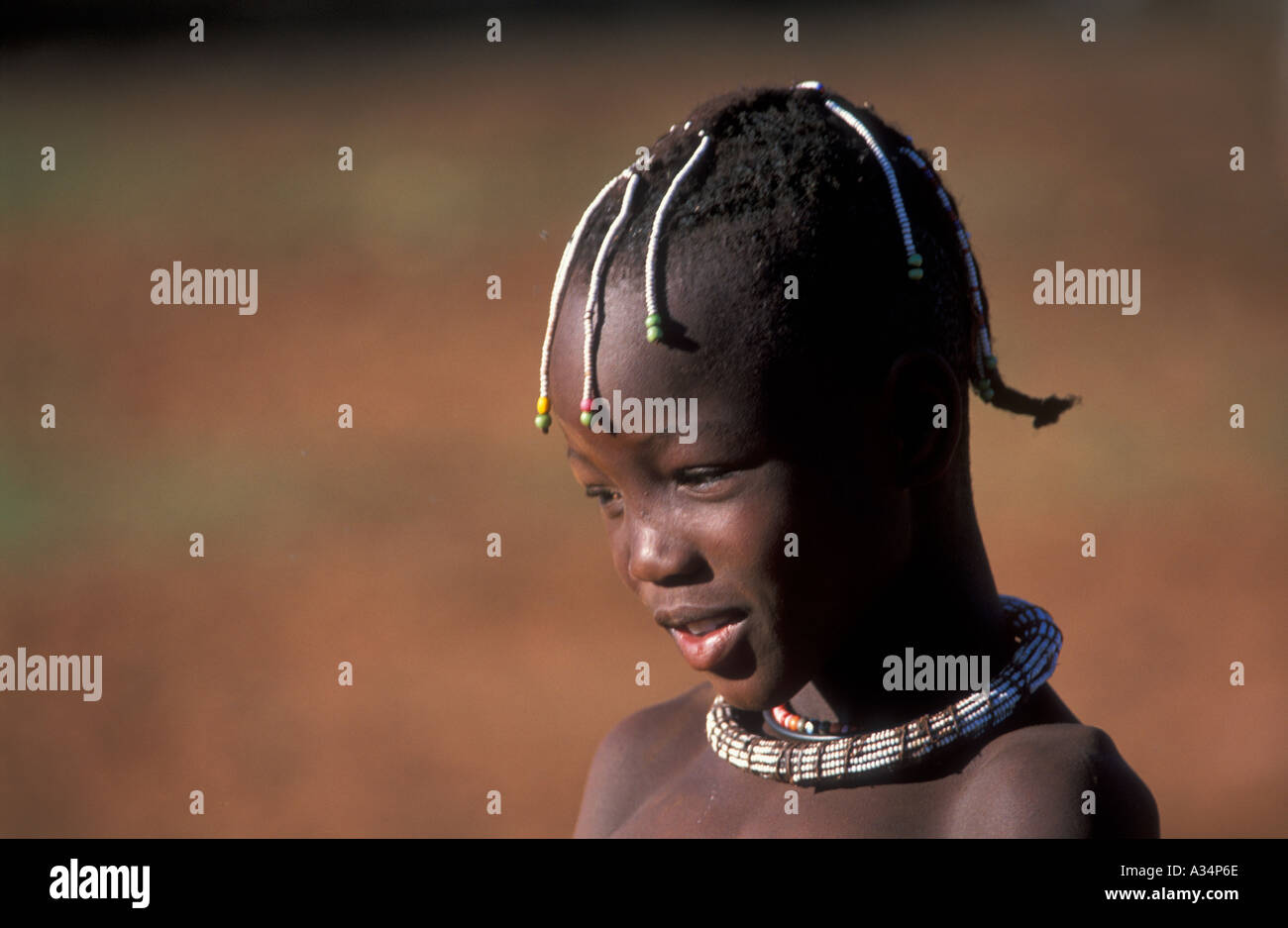 Garçon Himba traditionnel avec portrait hairstyle pour Kaokoveld célibataires Afrique Namibie Banque D'Images