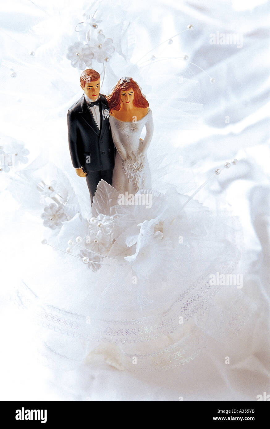 De petites figures d'une bride and groom Banque D'Images