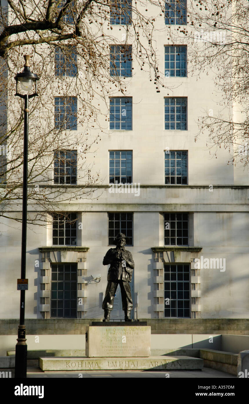 Ministère de la Défense nationale construit et statue de Field Marshall le vicomte Slim dans Whitehall, Westminster London Banque D'Images