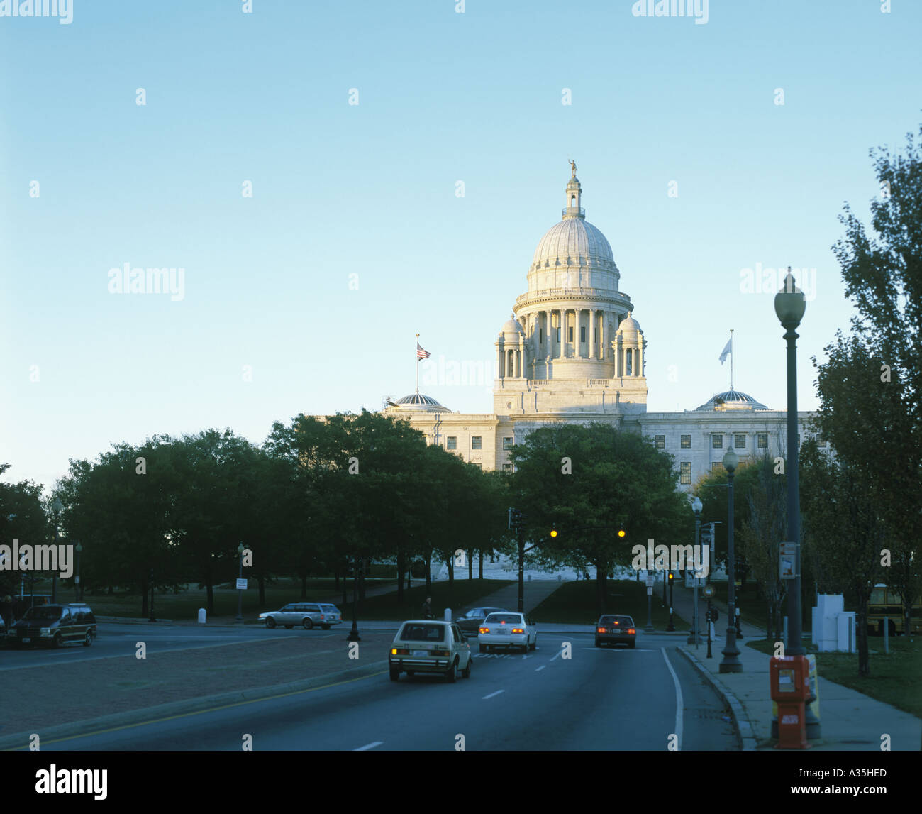 En regardant vers le Statehouse à Providence Rhode Island Banque D'Images En regardant vers le Statehouse à Providence Rhode Island Banque D'Images