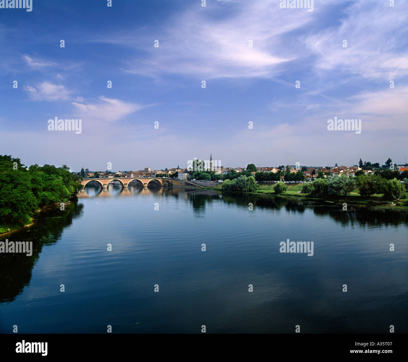 Pont sur la rivière Dordogne à Bergerac Dordogne France Banque D'Images