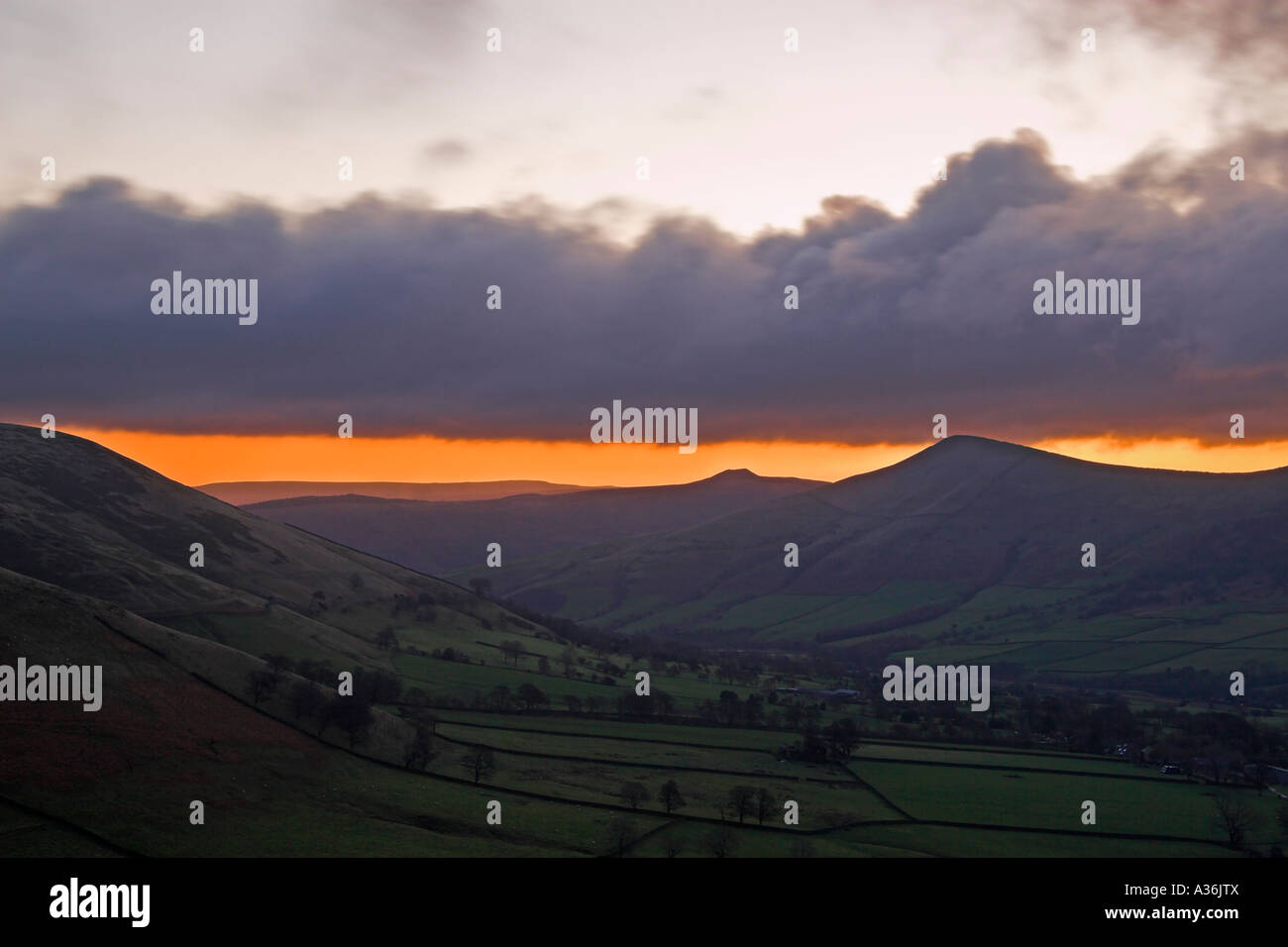 Dans l'aube Edale, parc national de Peak District, Derbyshire, Angleterre, RU Banque D'Images