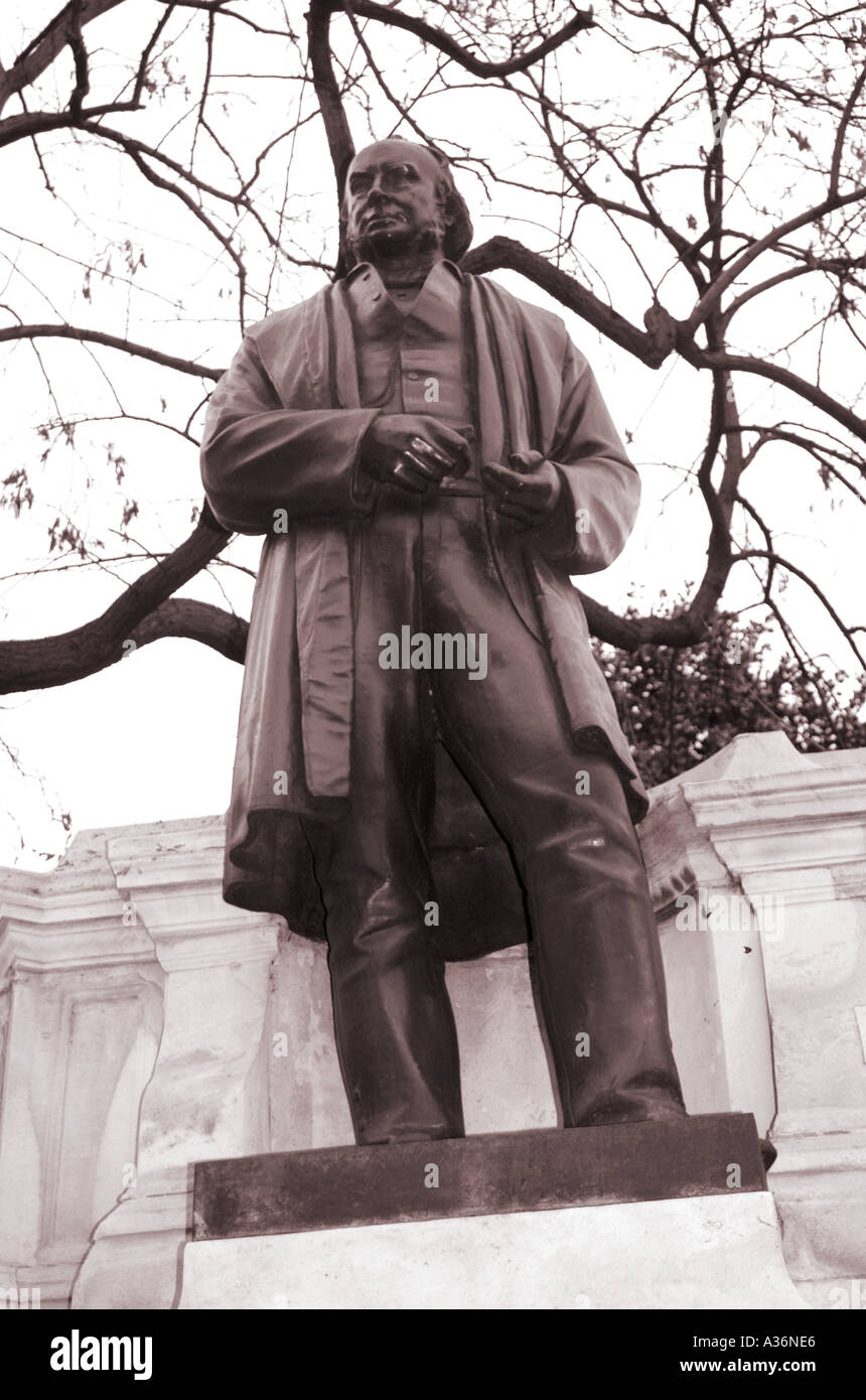Statue d'Isambard Kingdom Brunel Embankment London UK Banque D'Images