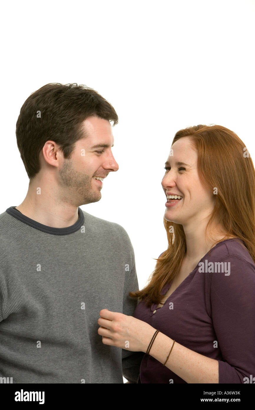 Attractive young Couple partageant une blague Banque D'Images