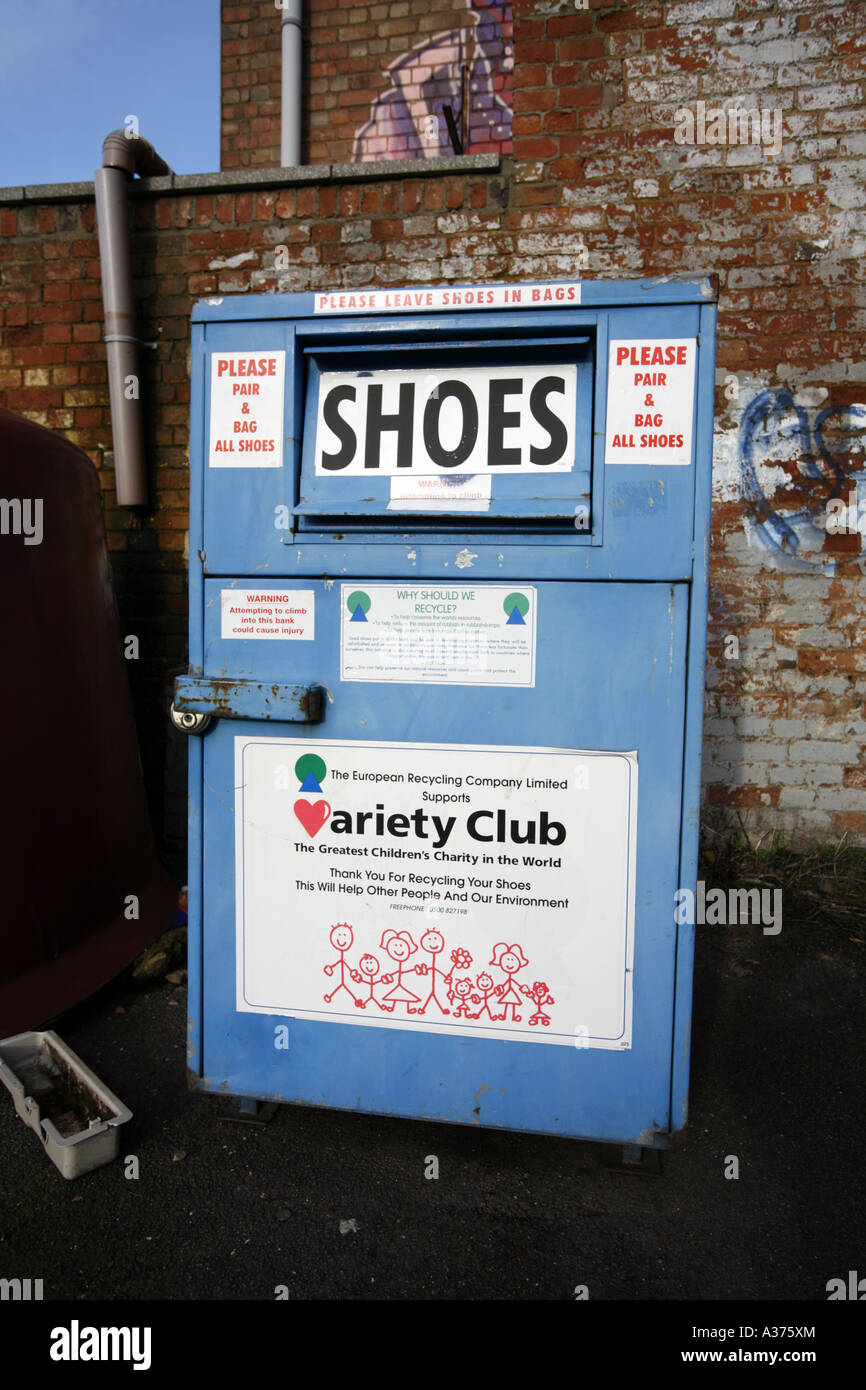Bac de collecte de recyclage de chaussures Banque de photographies et  d'images à haute résolution - Alamy