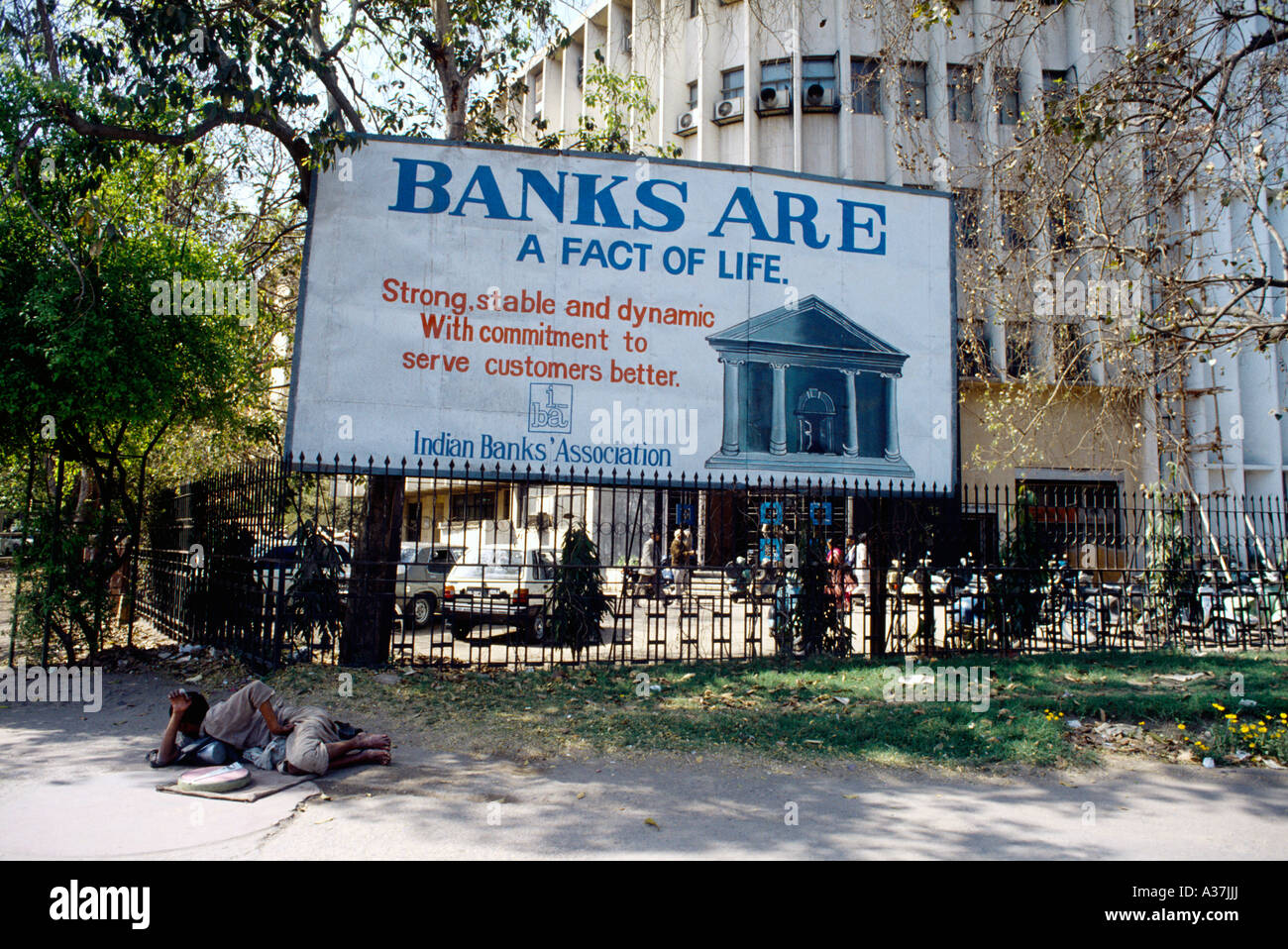 Delhi Inde Publicité pour les banques mendiant Banque D'Images