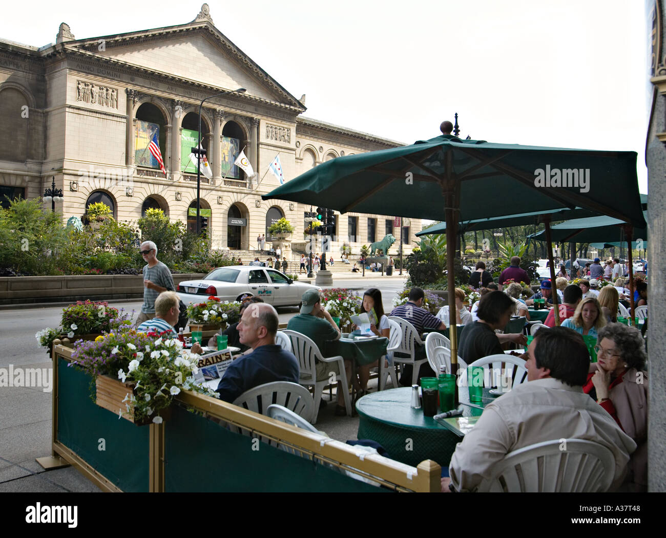 L'ILLINOIS Chicago coin repas en plein air en face de l'Art Institute of Chicago Michigan Avenue sidewalk cafe Banque D'Images