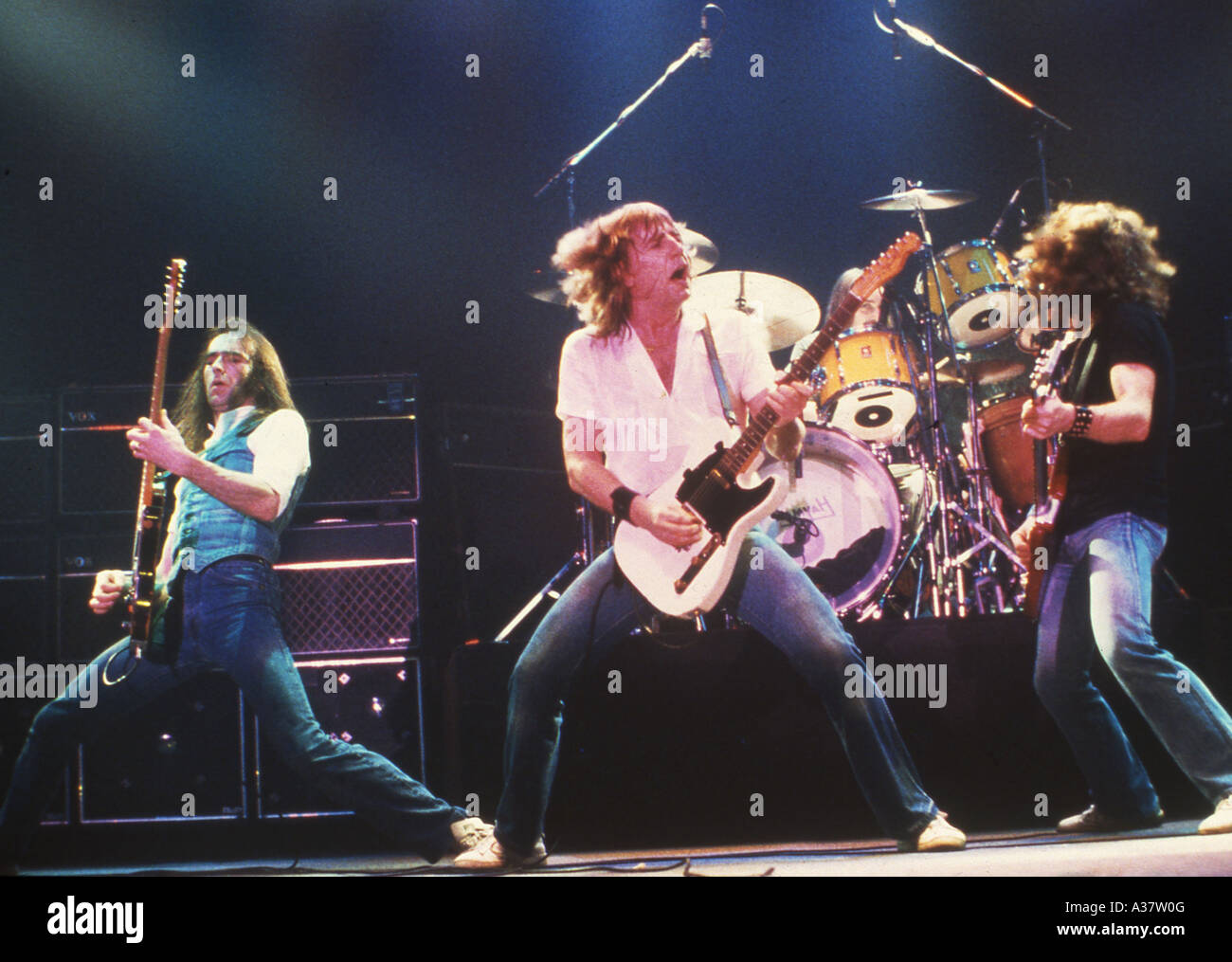 STATUS QUO - groupe du Royaume-Uni vers 1978. À partir de l : Francis Rossi, Rick Parfitt, John Coughlan et Alan Lancaster Banque D'Images