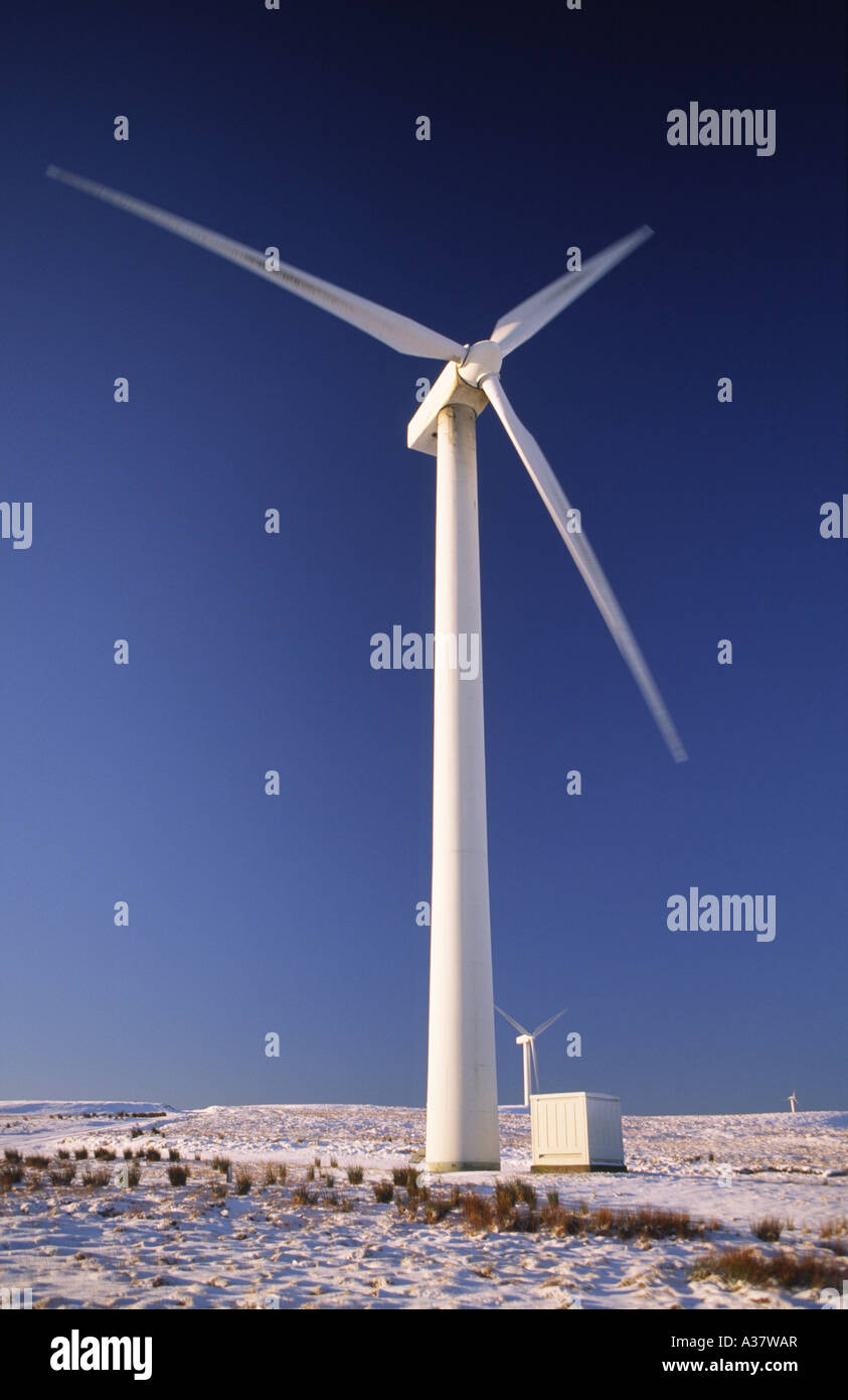 Hiver froid lorsque l'approvisionnement en énergie est en forte demande éolienne sur Hare Hill wind farm East Ayrshire Scotland UK Banque D'Images