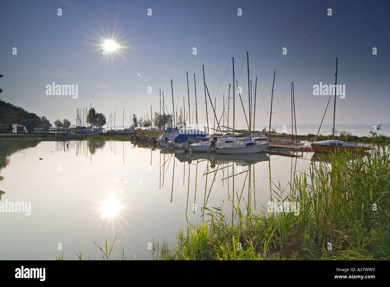 Lac Balaton siofok location de bateau navire port ciel soleil Banque D'Images