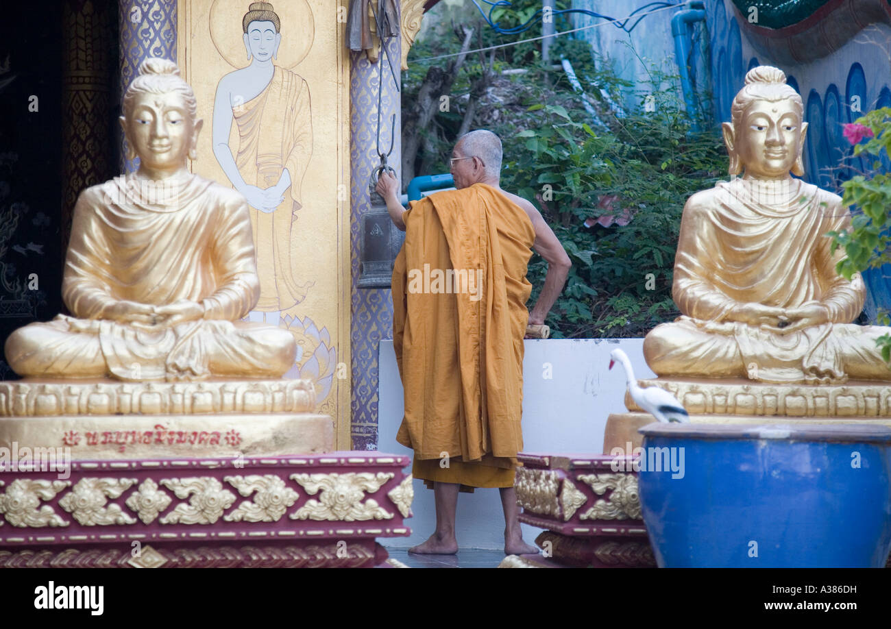 Les moines de Le Grand Bouddha Big Buddha Beach Ko Samui Thaïlande Asie du sud-est Banque D'Images