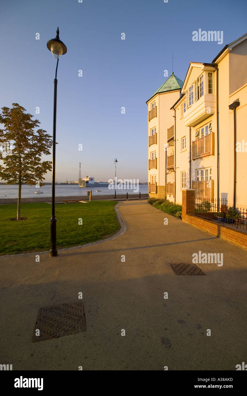 Site de la rivière Nouvelle entrée d'habitation à Greenhithe Kent Park Banque D'Images