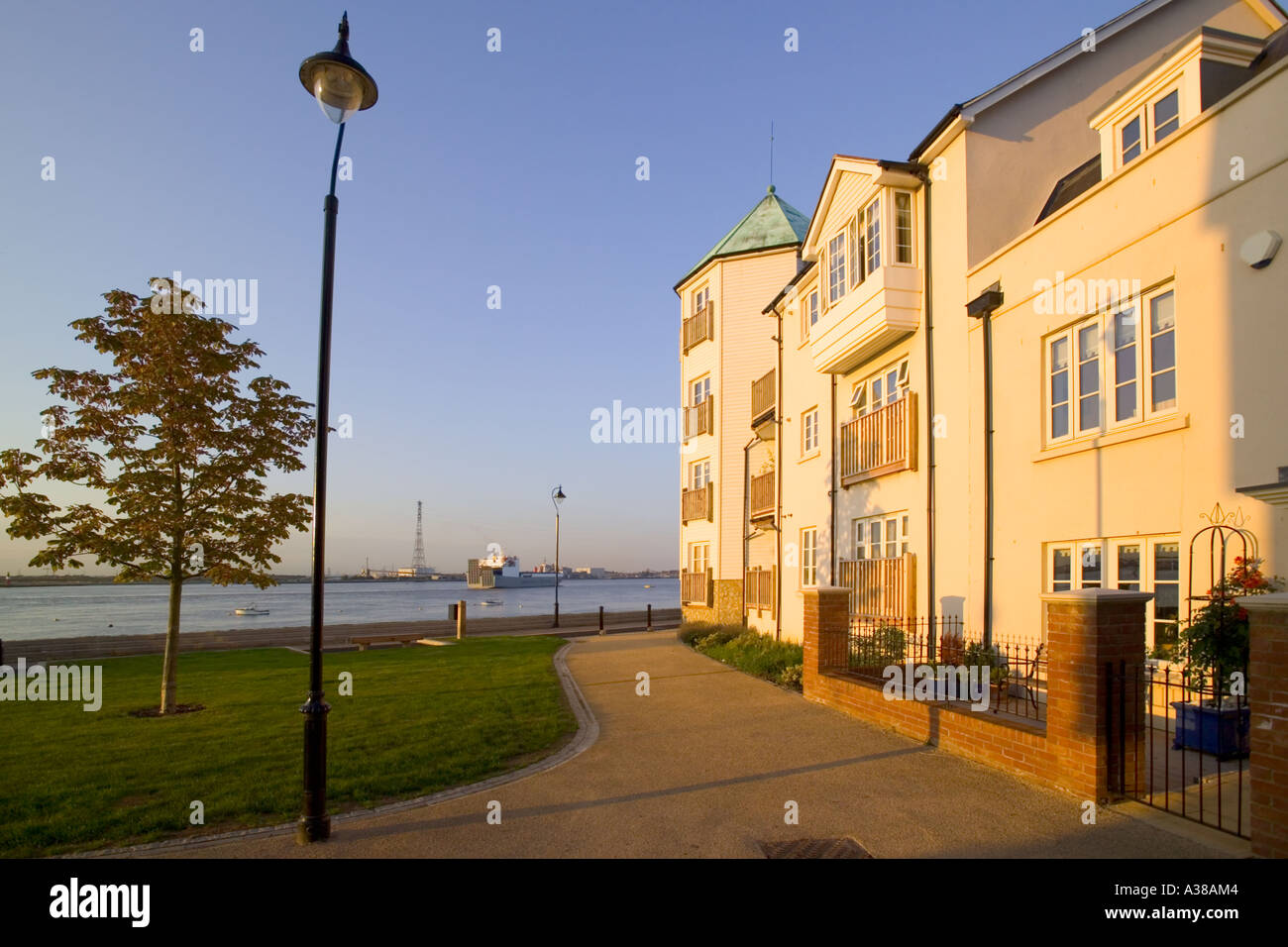 Site de la rivière Nouvelle entrée d'habitation à Greenhithe Kent Park Banque D'Images