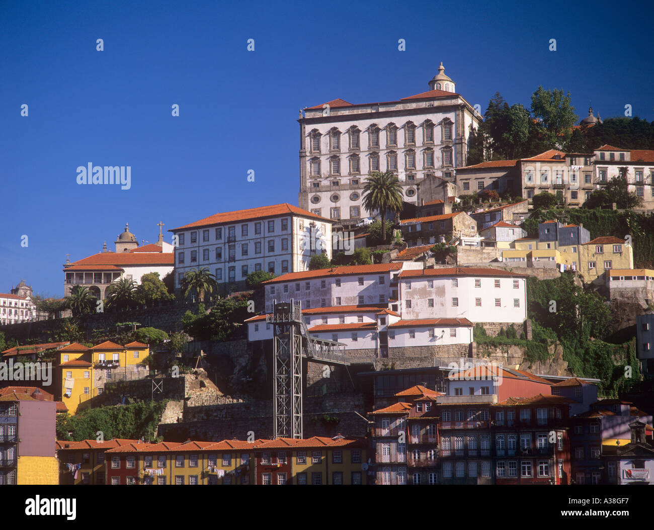 Ribeira et palais des évêques Porto Portugal Banque D'Images