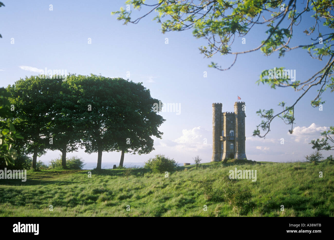 Sur Broadway Broadway Tower Hill au sommet de la colline de poissons près de Worcestershire Broadway Banque D'Images