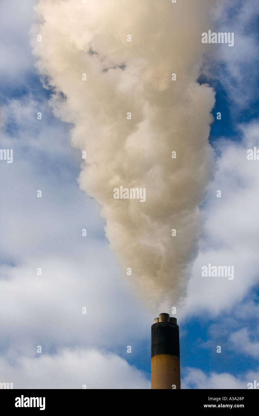La pollution de l'air industriel. La fumée d'une cheminée à Drax Power Station à West Yorkshire au Royaume-Uni Banque D'Images