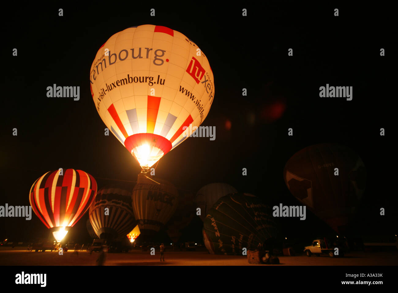 Bougies de nuit de montgolfières au cours de Dubaï de montgolfières Banque D'Images