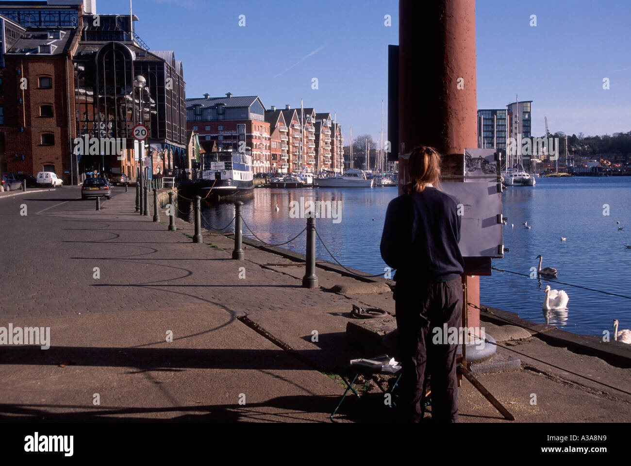 Peinture artiste quayside waterfront buildings Ipswich Suffolk Angleterre Dock humide Banque D'Images
