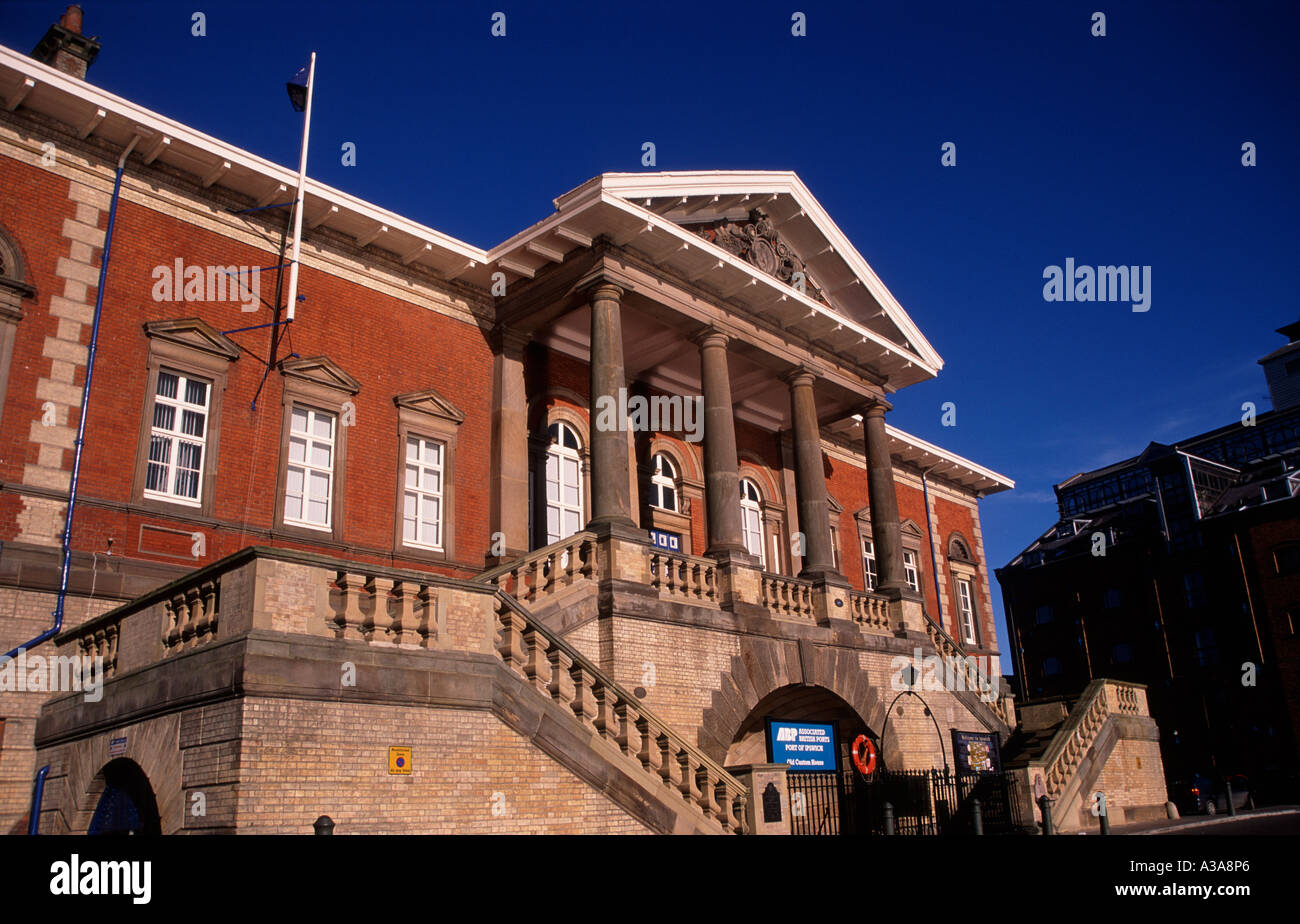 L'ancien quai Custom House Ipswich Suffolk Angleterre humide Banque D'Images
