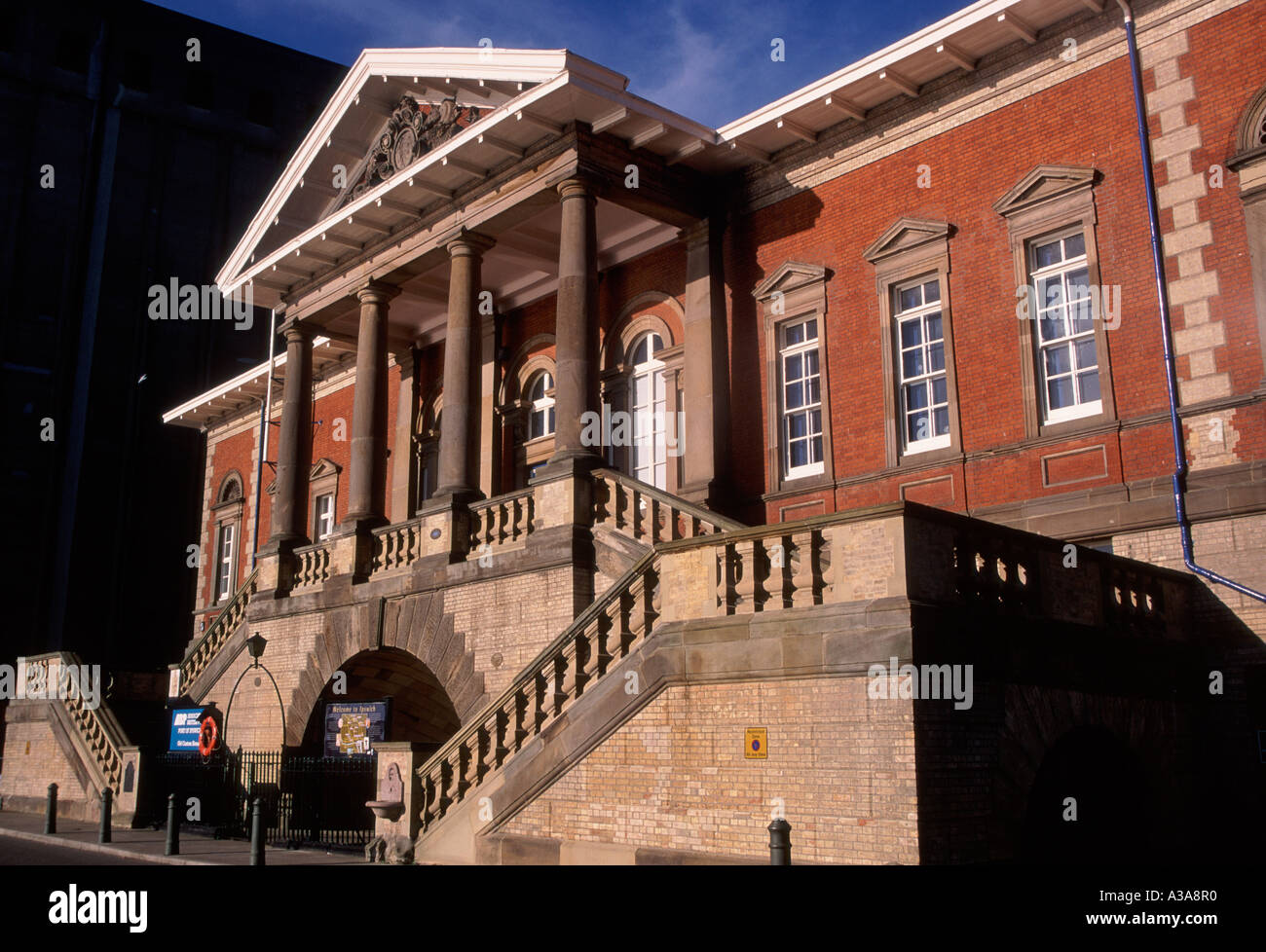 L'ancien quai Custom House Ipswich Suffolk Angleterre humide Banque D'Images