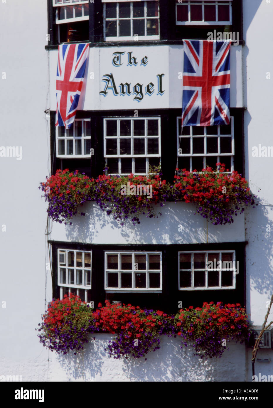 Angleterre Pub avec drapeaux Banque D'Images
