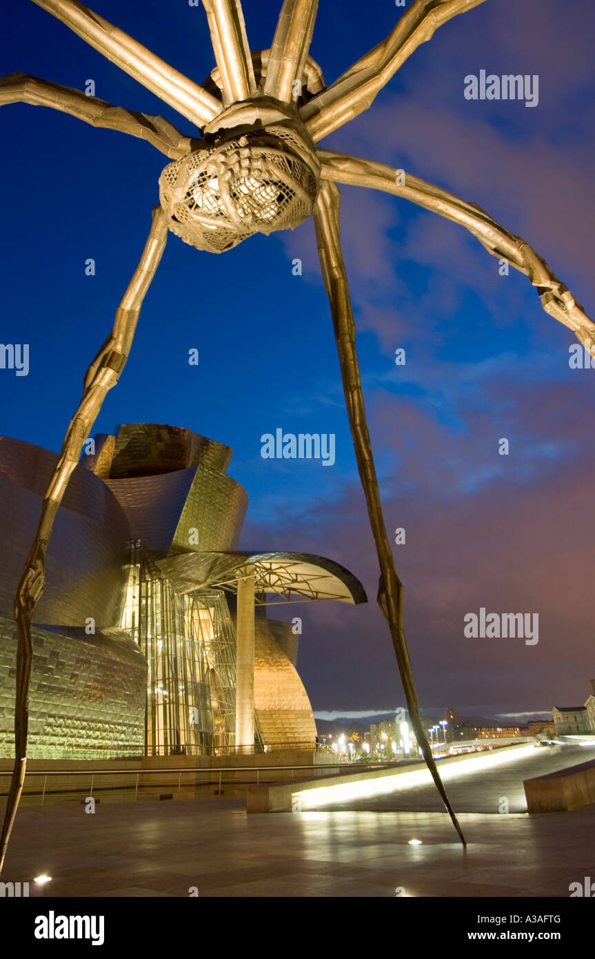 Espagne Pays Basque Bilbao Guggenheim Musée d'Art moderne conçu par Frank Gehry Banque D'Images