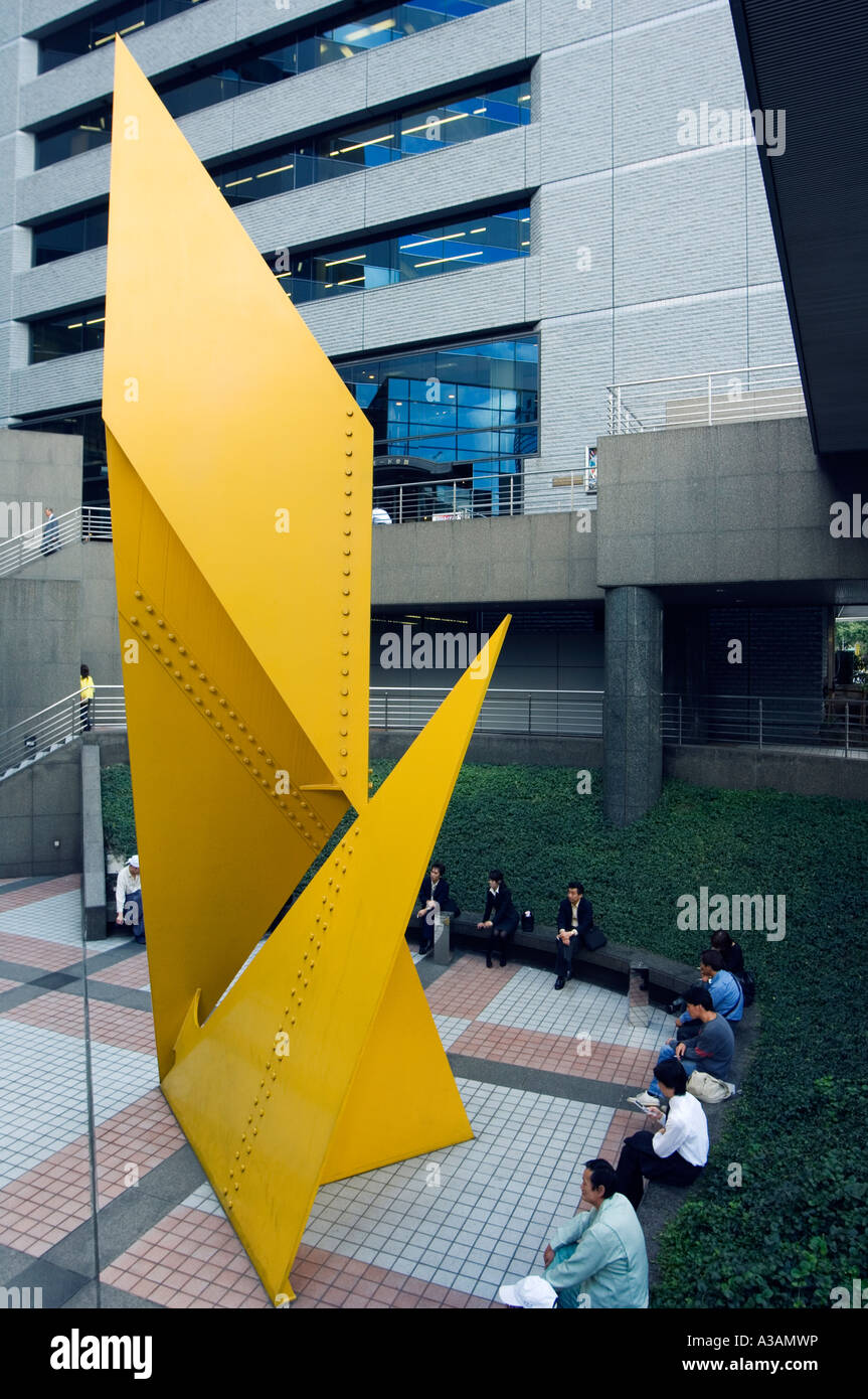 Installation d'art jaune dans l'Ouest de Shinjuku Tokyo Japon Asie Banque D'Images