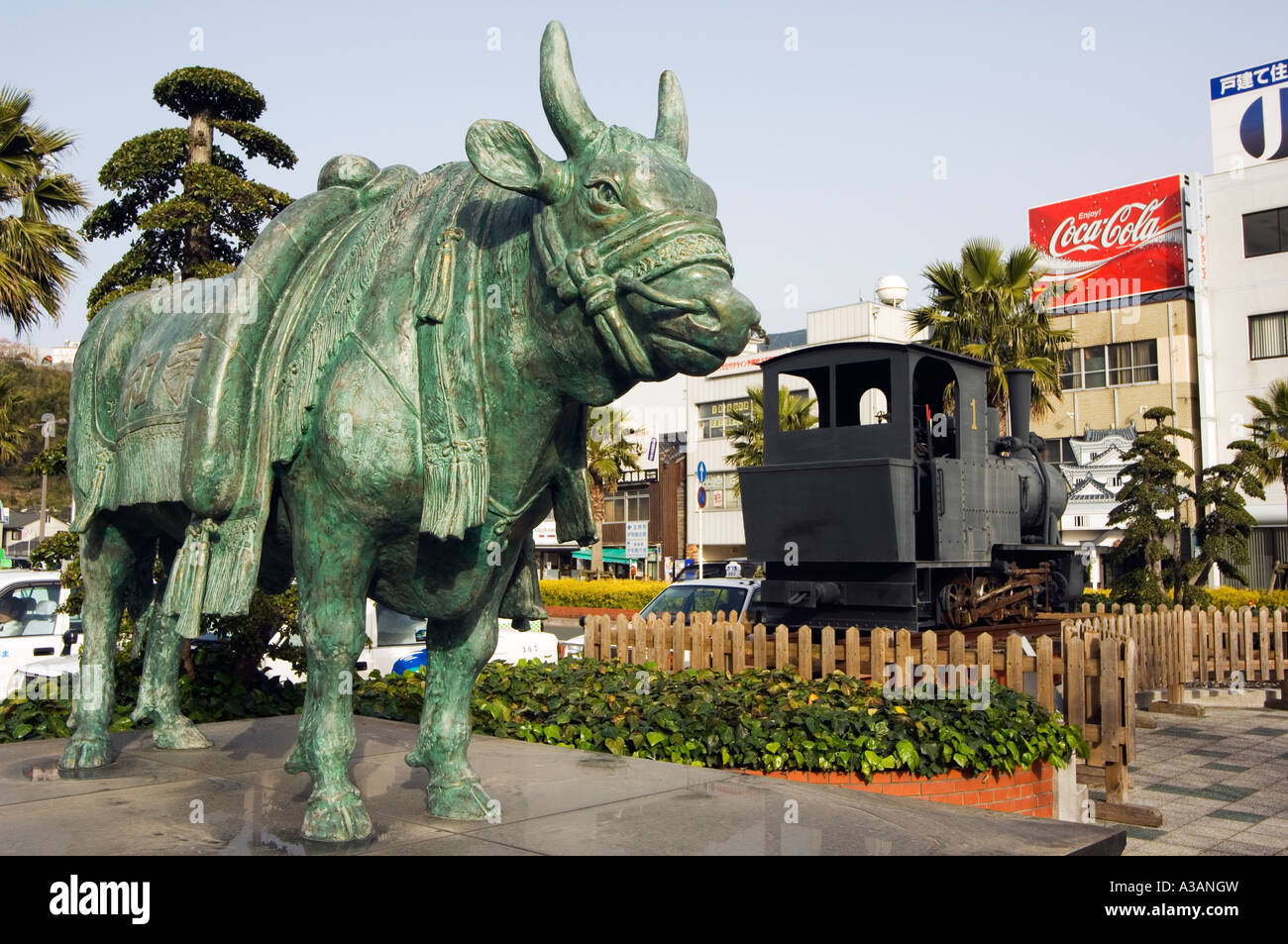 Statue en bronze de la Corrida le buffle d'eau Fontaine à eau à Uwajima Préfecture Ehime l'île de Shikoku au Japon Asie Banque D'Images