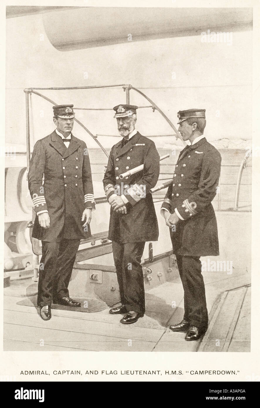 L'amiral commandant lieutenant du pavillon h m s Camperdown uniforme de la marine La marine royale britannique cuirassé pont télescope sailor fleet command Banque D'Images