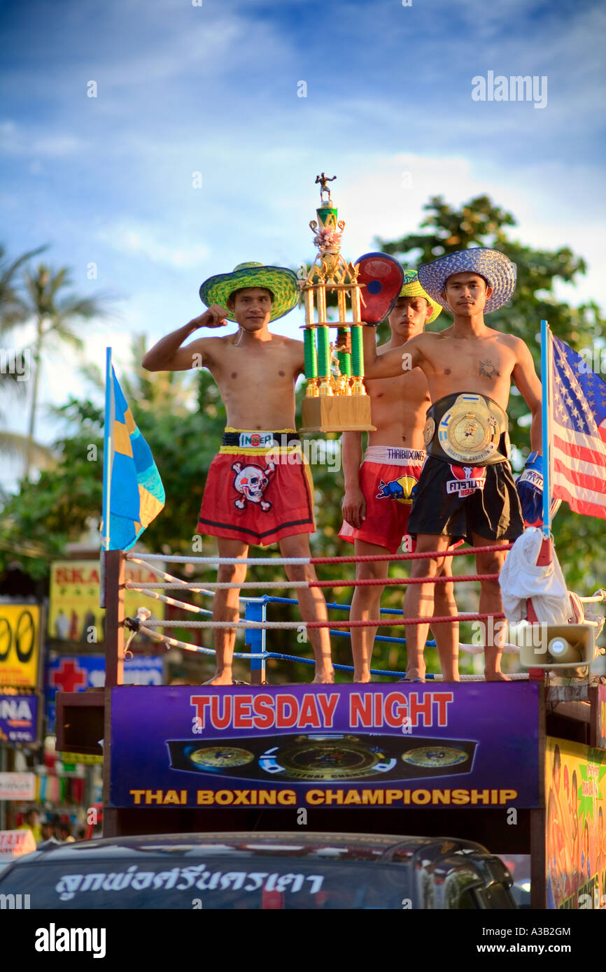 Thai Boxing champions Thara Patong beach Phuket Thailande Asie Banque D'Images