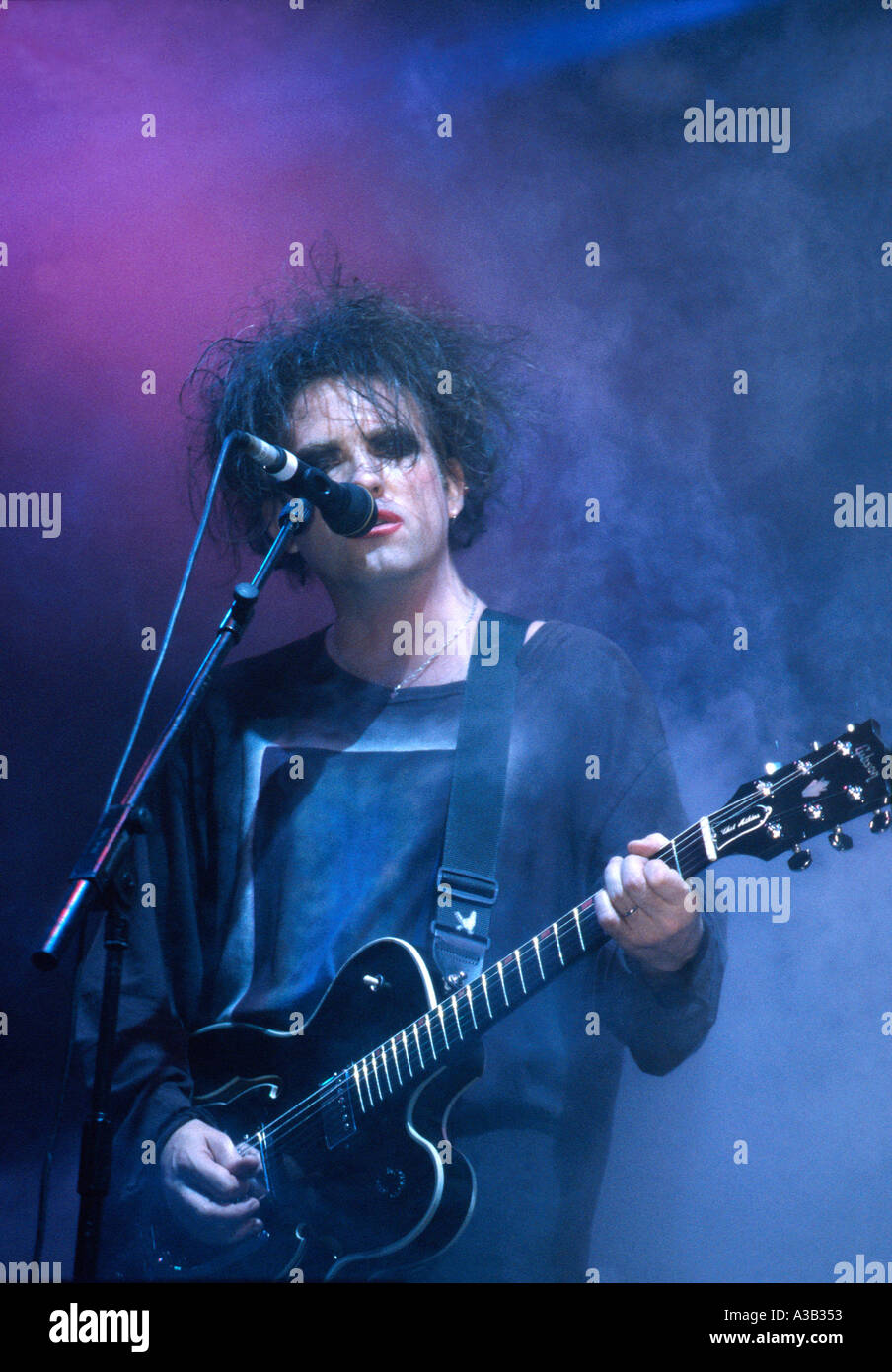 Robert Smith de Cure à Glastonbury Banque D'Images