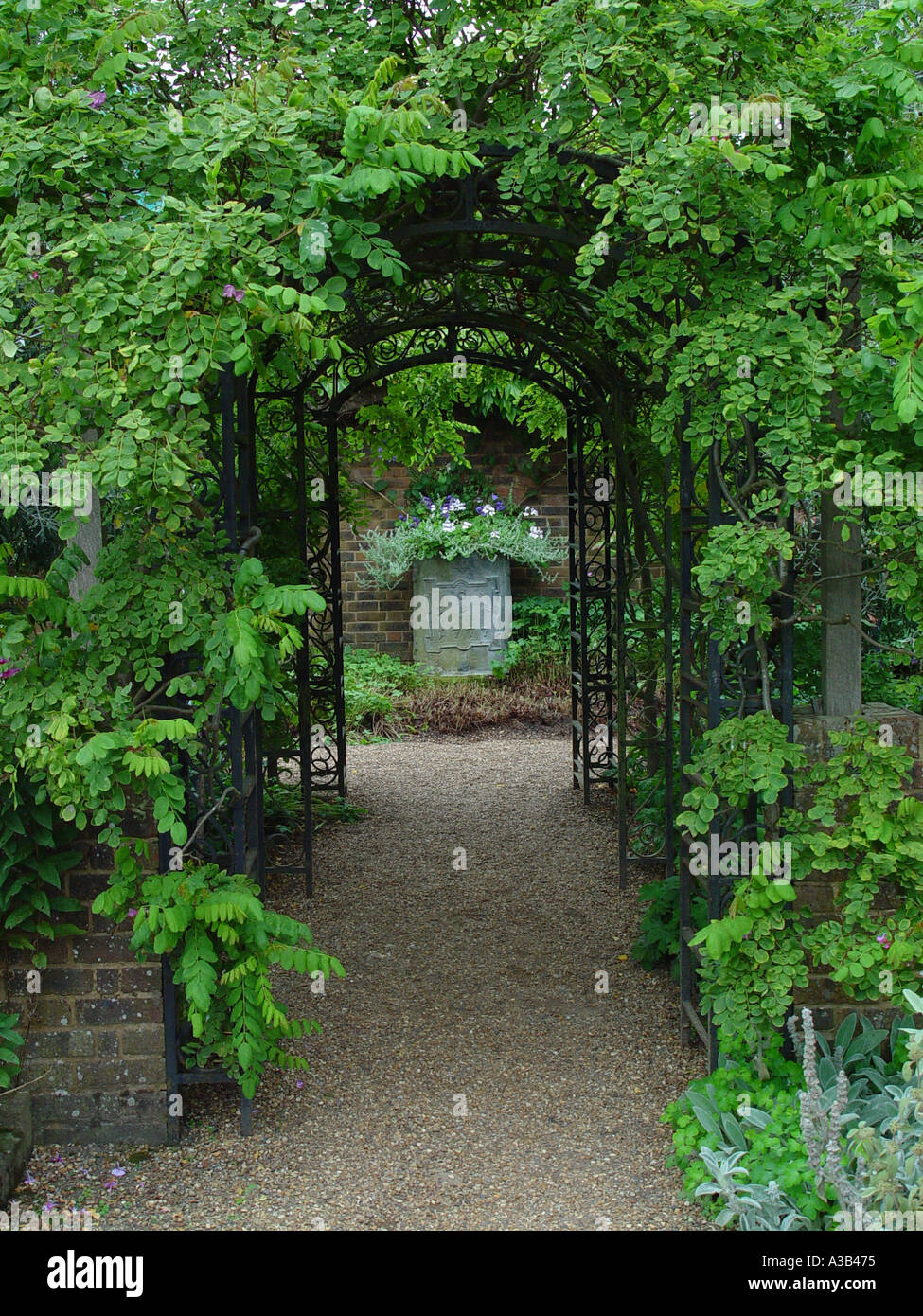 Arche de jardin à Wakehurst Place Garden Banque D'Images