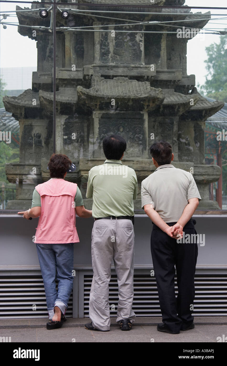 Les gens à la pagode en pierre au parc de Tapgol, Banque D'Images