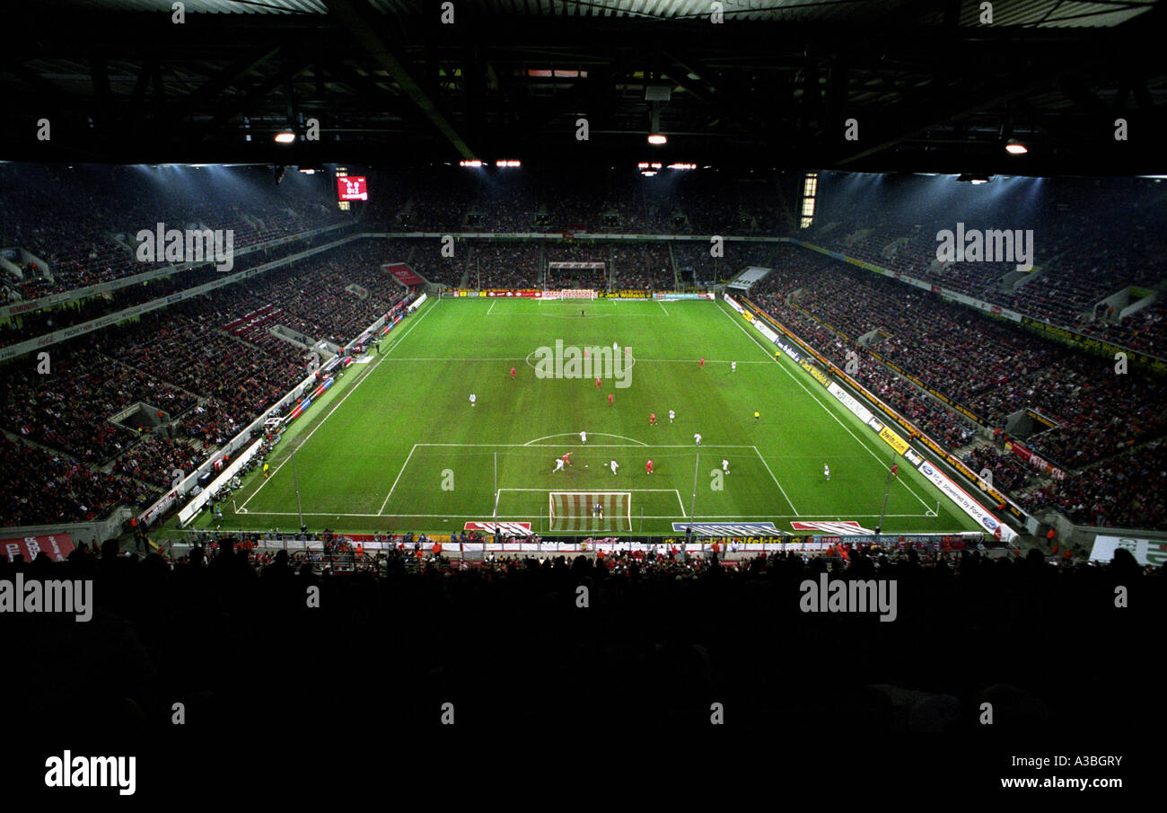 Le Rhein Energie Stadion, accueil à FC Cologne qui jouer dans la Bundesliga, Allemagne. Banque D'Images