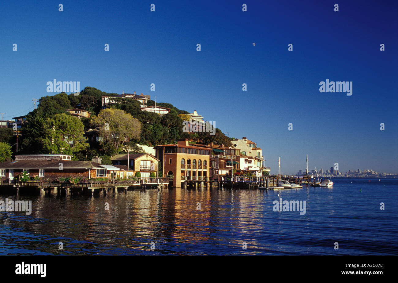 Belvédère de l'île de Californie de Corinthe maisons Vue vers San Francisco Banque D'Images