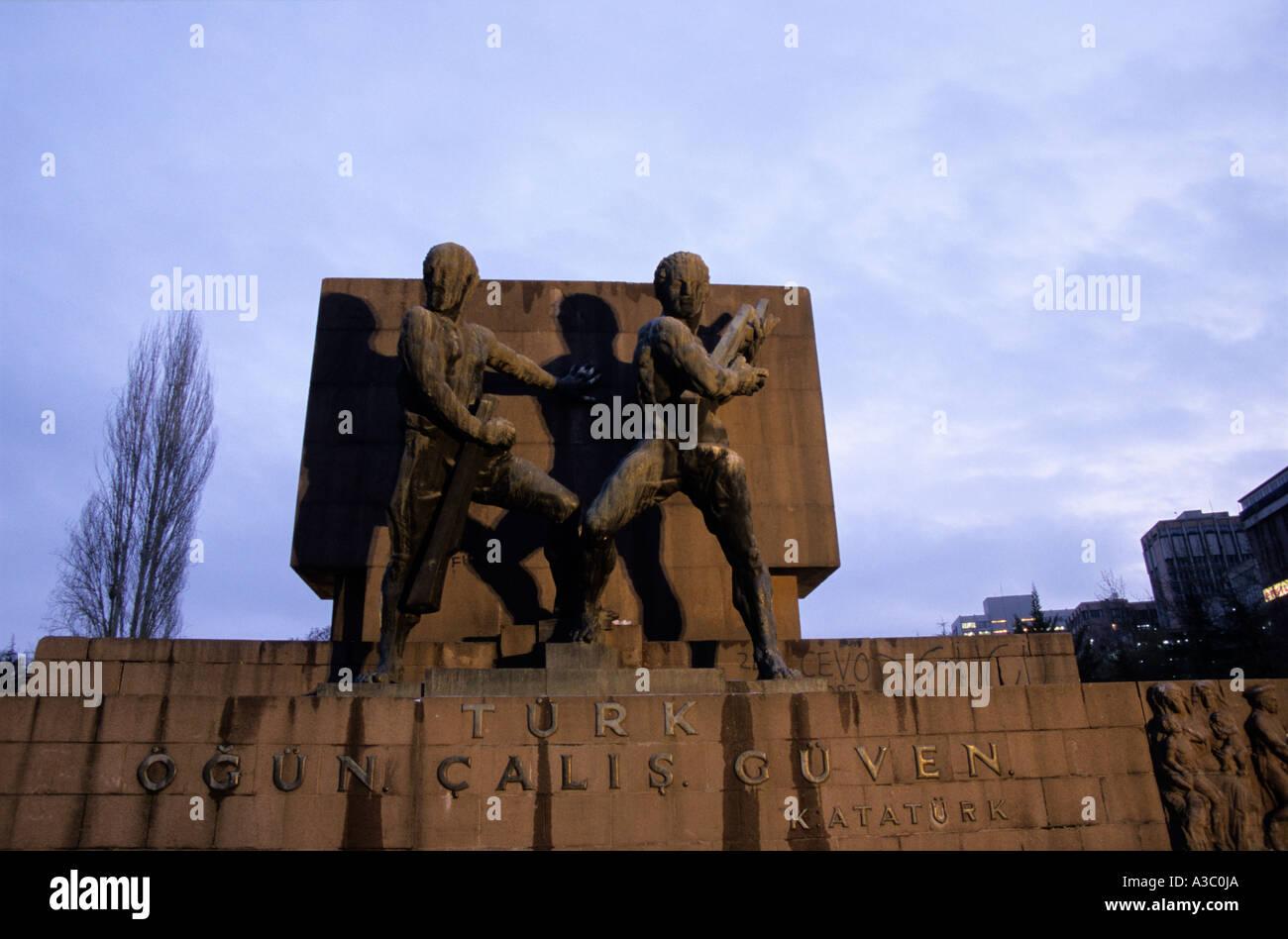 Vue nocturne de la liberation monument moderne, Ankara, Turquie Banque D'Images