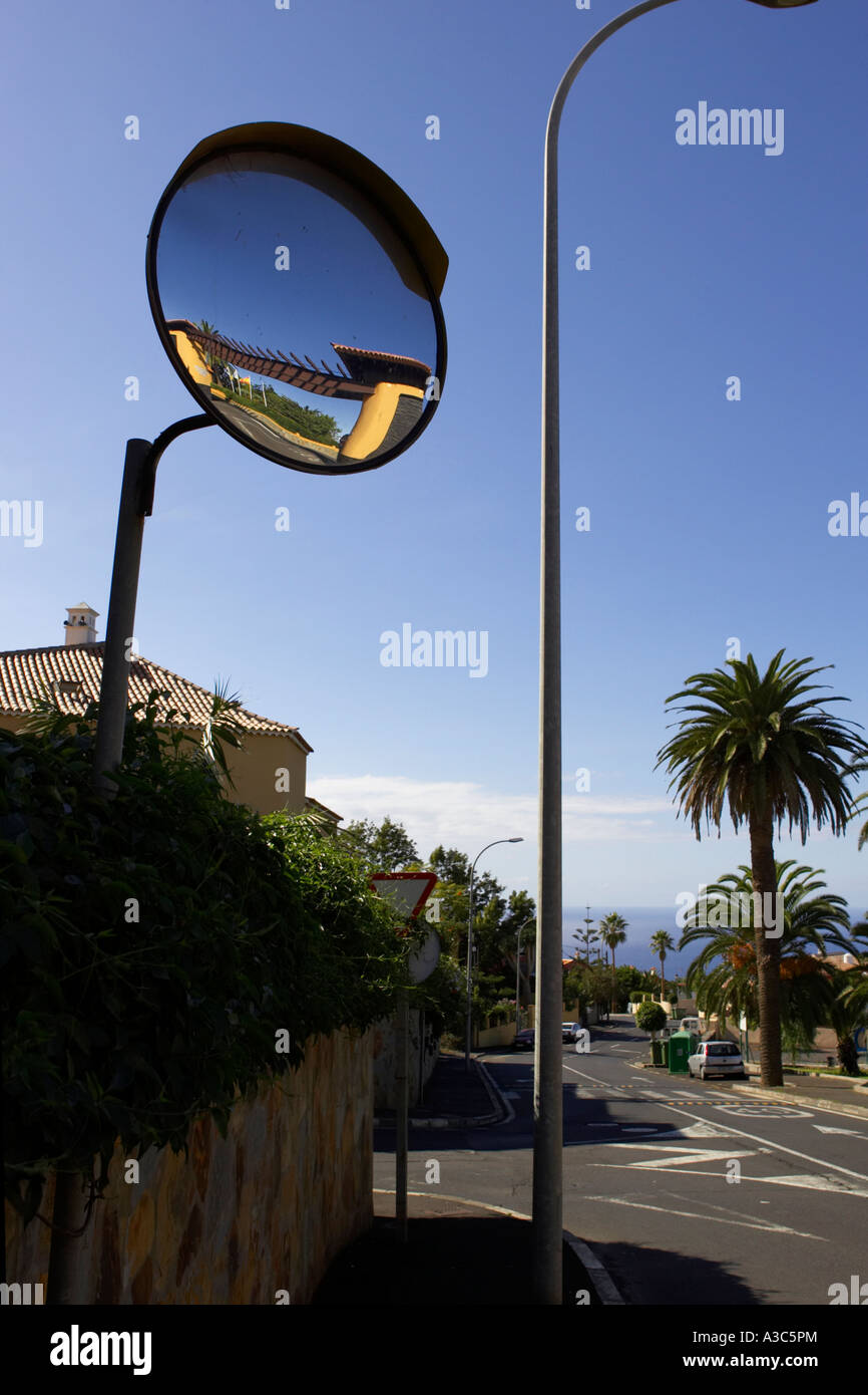 Miroir de rue convexe Banque de photographies et d’images à haute résolution Alamy