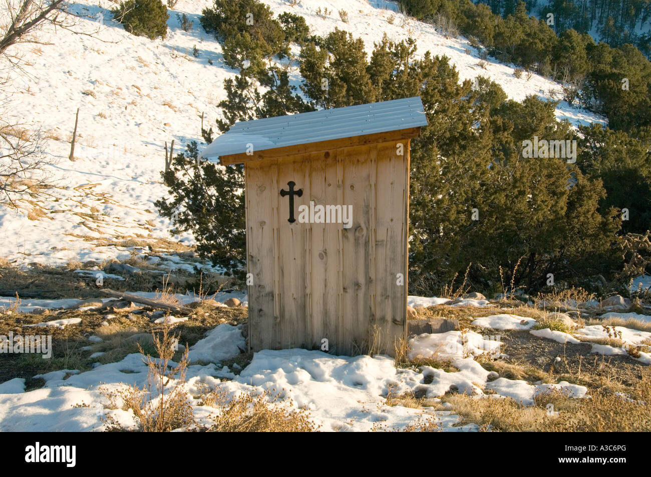 Church outhouse, Truchas, Nouveau Mexique Banque D'Images