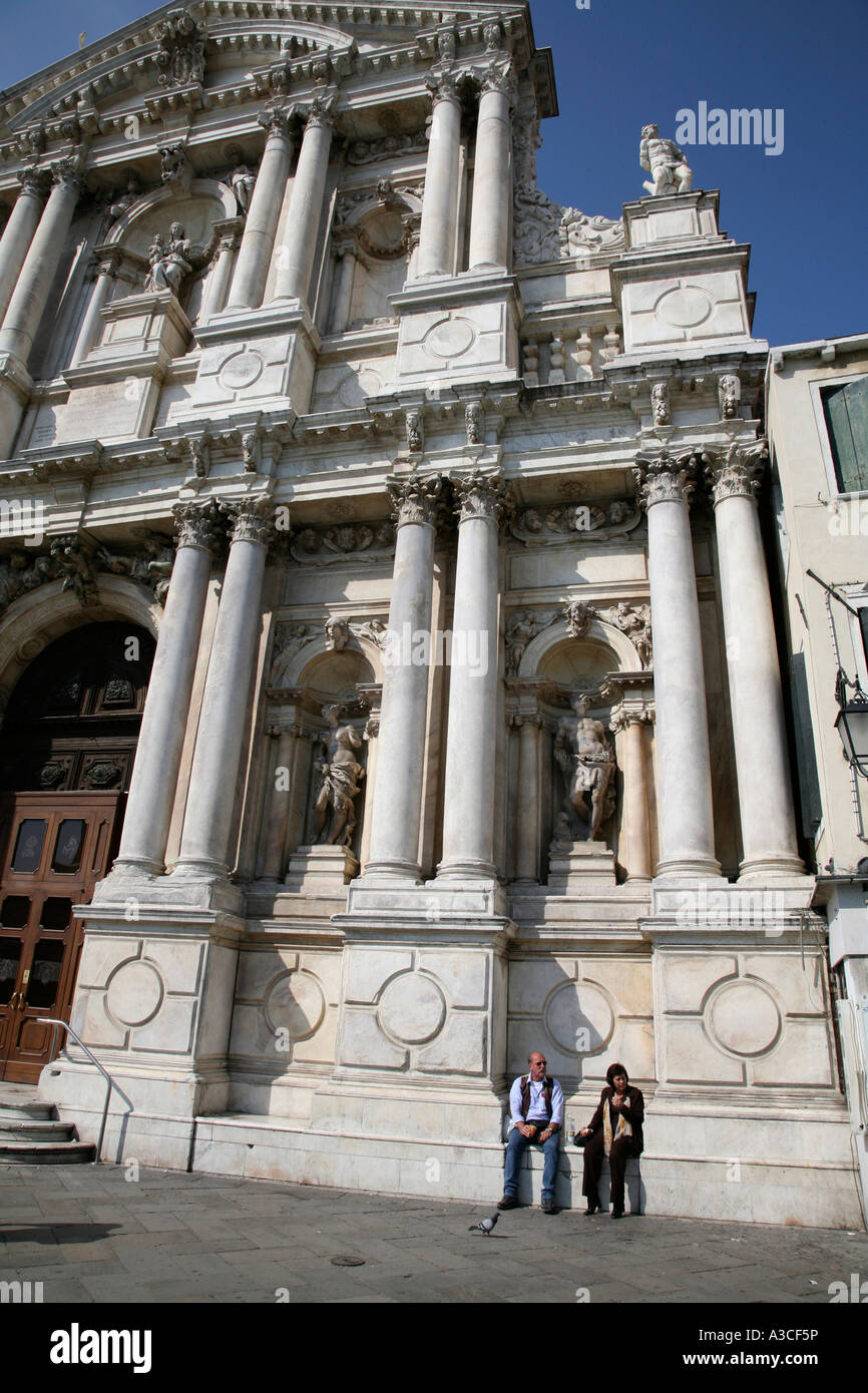 Un couple qui reste à la destination touristique numéro 1 mondes Venise Italie Banque D'Images