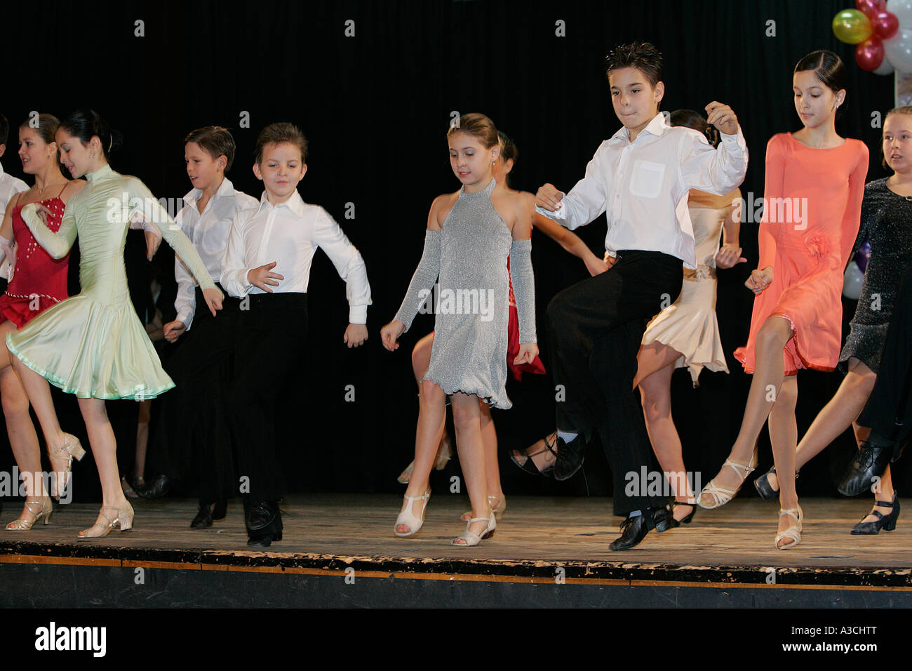 Sports Enfants La Danse De Salon Photo Stock Alamy
