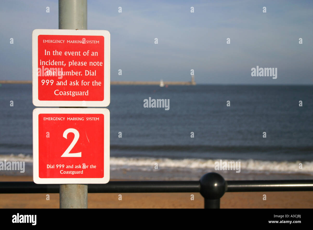 Panneau d'avertissement de garde-côtes South Shields Tyne et Wear United Kingdom Banque D'Images