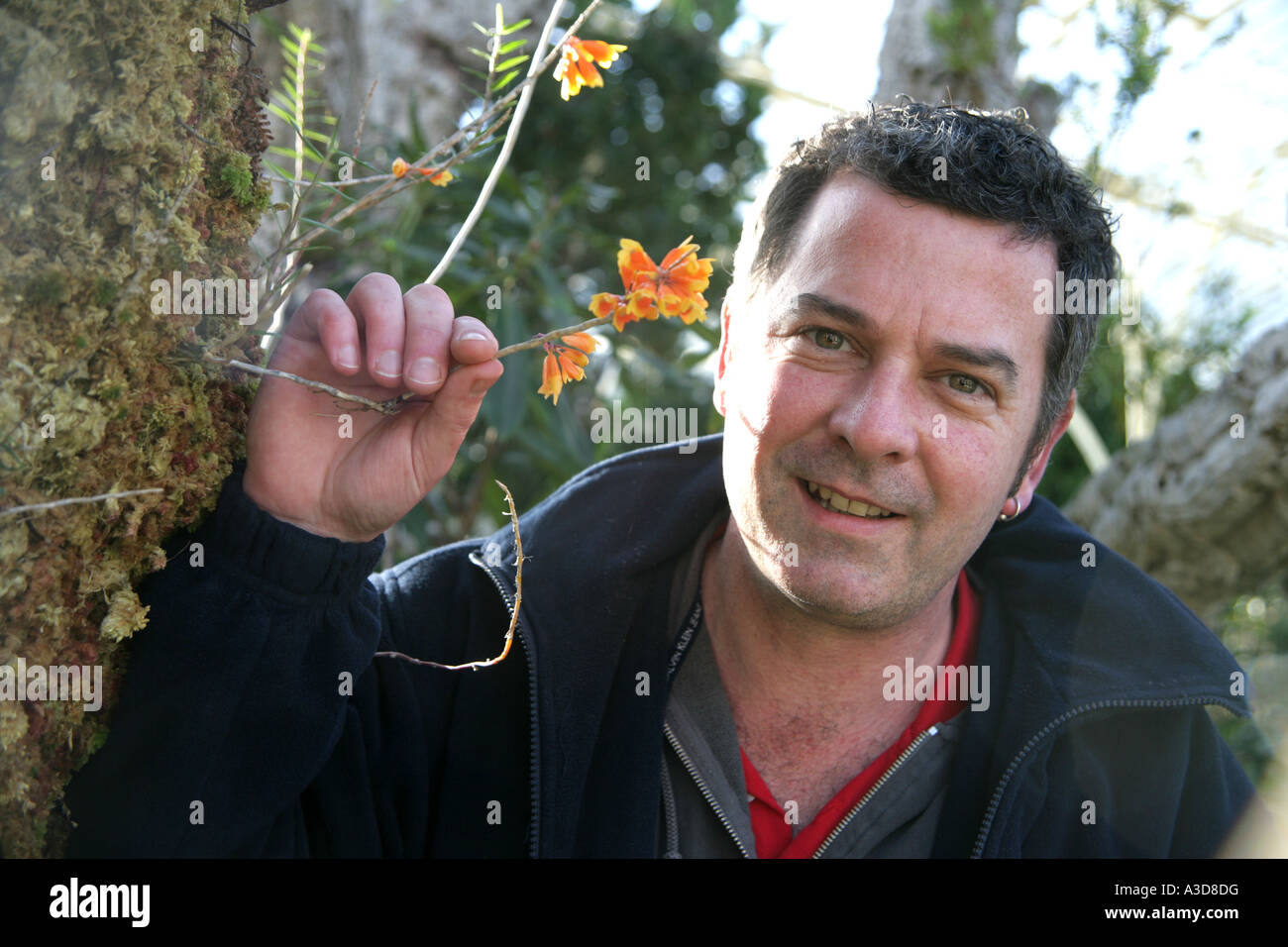 Brendan Sayers chef jardinier dans la maison curviligne National Botanic Gardens Glasnevin Dublin Banque D'Images
