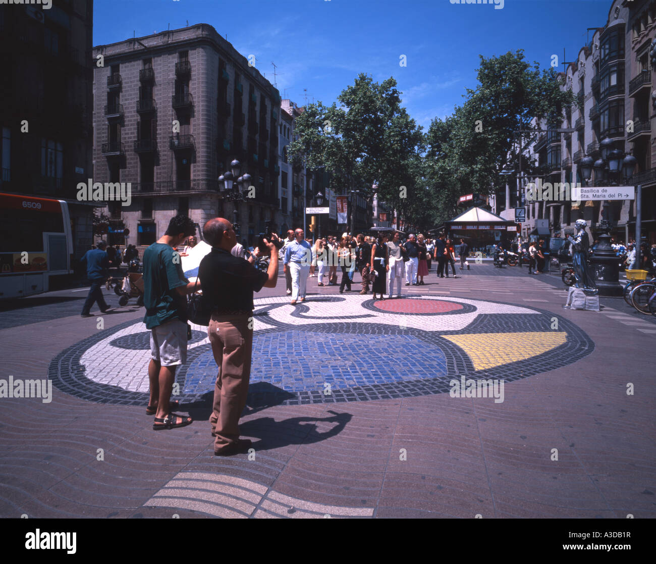 Mosaïque Mosaïque Miro circulaire sur le Boulevard Las Ramblas Barcelone Espagne Banque D'Images
