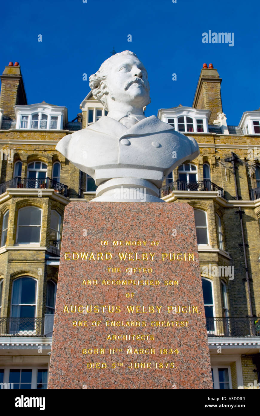 Statue d'Edward Welby Pugin, fils d'Augustus Welby Pugin, et architecte de l'hôtel Granville, Ramsgate Banque D'Images