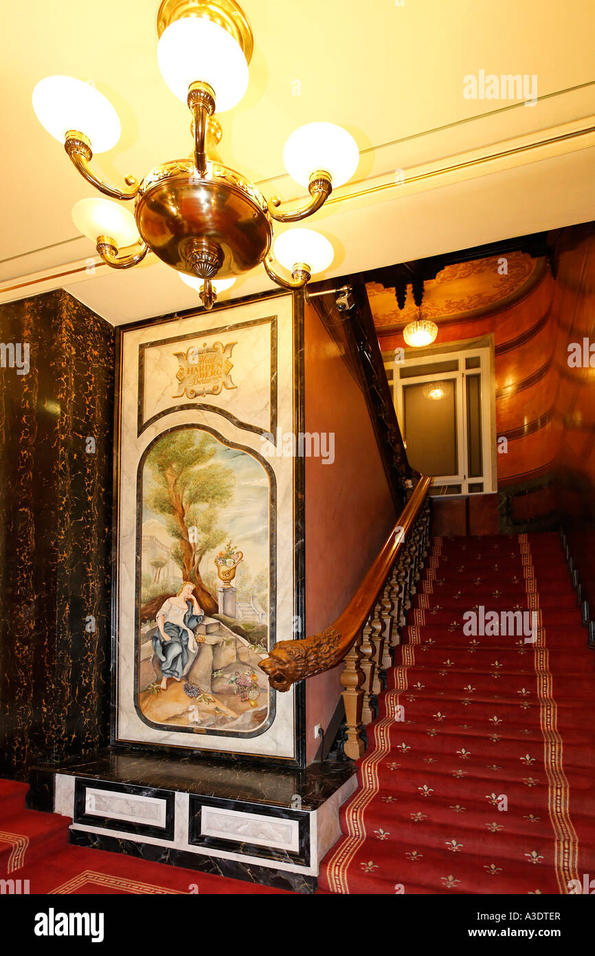 Escalier ancien de l'hôtel hardenberg, début du siècle, Charlottenburg, Berlin, Allemagne Banque D'Images