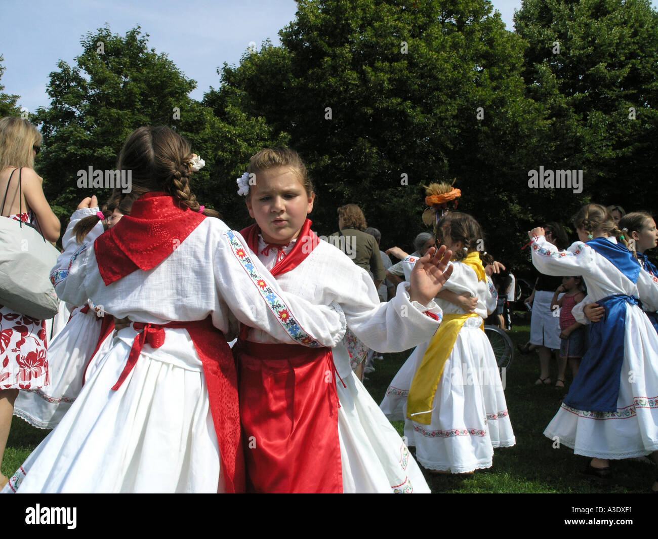 Danse danseurs croate dans la région de Park Summer festival Munich Allemagne Banque D'Images